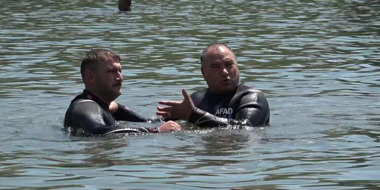 AFAD'ın kurbağa adamı: Suyla dövüşmeyin, ölürsünüz