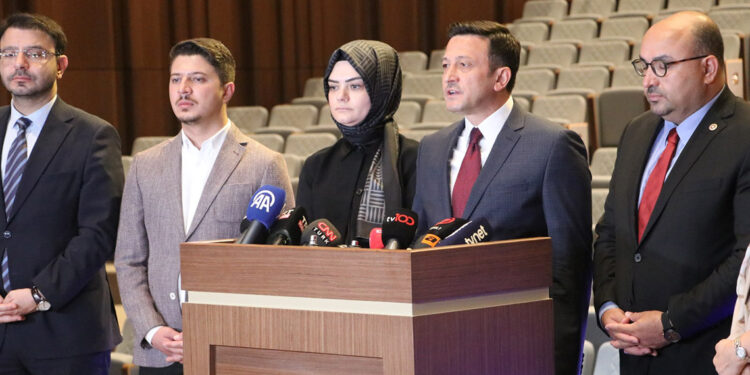 AK Parti'ye milletvekili ve belediye başkanı düzeyinde katılımlar olacak