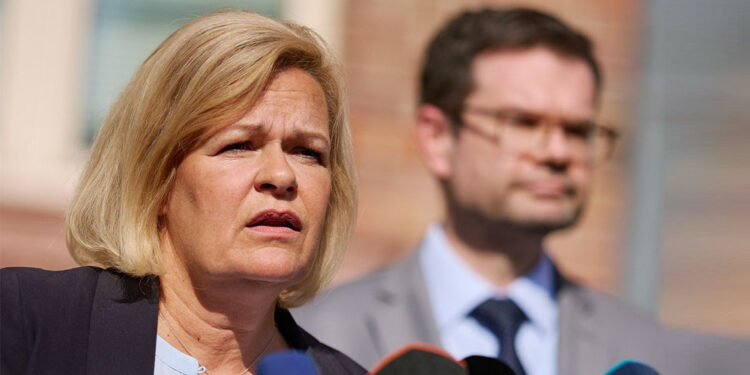 28 Afgan suçlu sınır dışı edildi