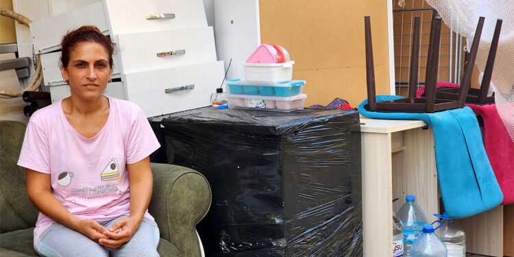 12 gündür bahçede yatıp cami tuvaletini kullanıyor