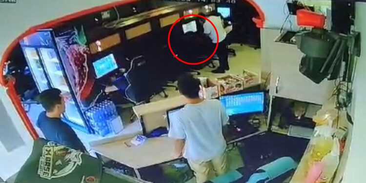 Asker kaçağı internet kafede asker oyunu oynarken yakalandı