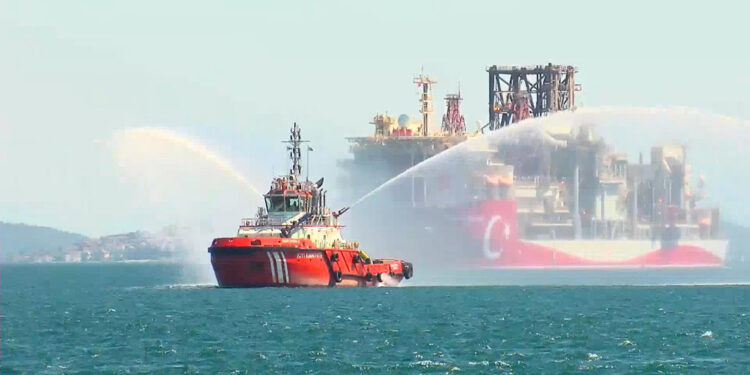 Abdülhamid Han sondaj gemisi Karadeniz'e doğru yola çıktı