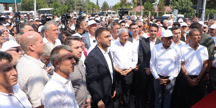 'Adana Şakirpaşa Havalimanı kapatılmasın' eylemi