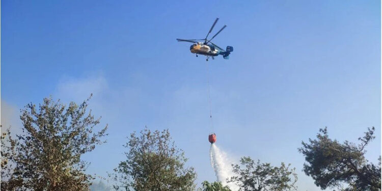 Adana'da yangına müdahale eden helikopter suya düştü