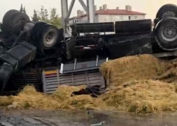 Afyonkarahisar'da zincirleme kaza: 2 ölü, 12 yaralı