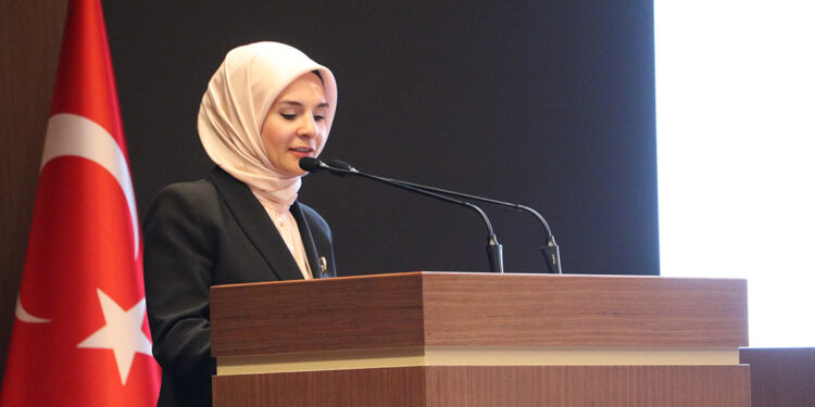 Aileyi toplumun huzur ve refahının teminatı olarak görüyoruz