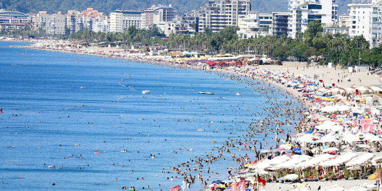 Akdeniz'de 32 dereceyi aşan rekor sıcaklık 