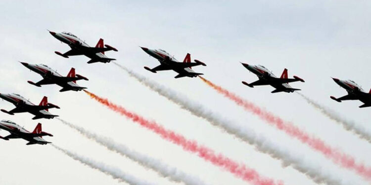 Ankara Valiliği'nden '30 Ağustos gösteri uçuşları' uyarısı