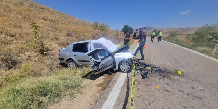 Ankara'da otomobiller kafa kafaya çarpıştı: 2 kardeş öldü, 2 ağır yaralı