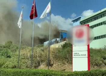 Arnavutköy'de fabrikada yangın