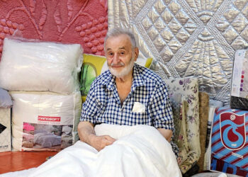 Askerde öğrendiği yorgancılığı 70 yıldır sürdürüyor