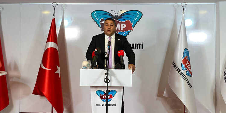 Atatürk'ün kurduğu CHP 3 parçaya bölünmüştür