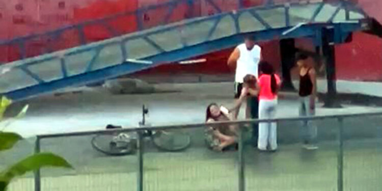 Avcılar'da kadına şiddet: Yumrukladı, yerde sürükledi