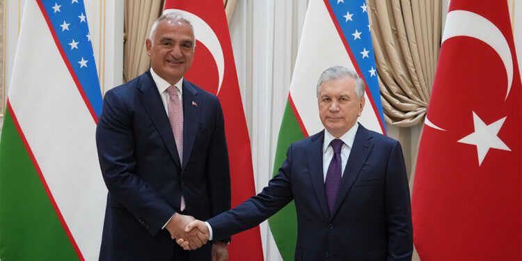 Bakan Ersoy, Özbekistan Cumhurbaşkanı Şevket Mirziyoyev ile görüştü