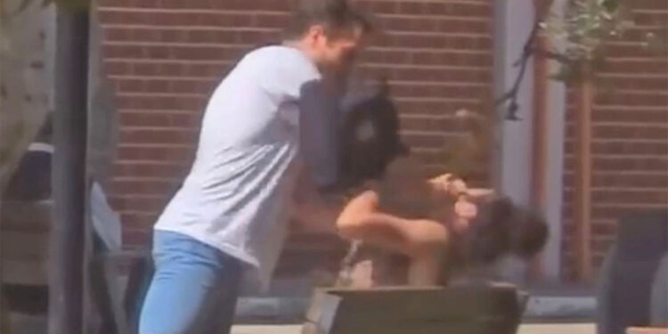 Sevgilisinin boğazını sıkıp defalarca yumrukladı