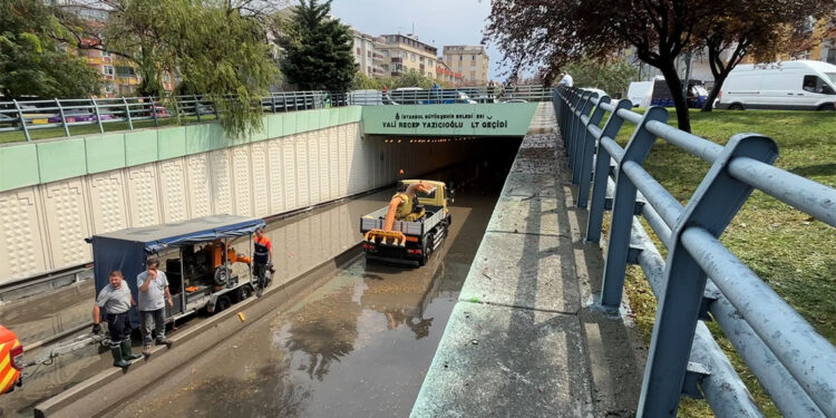 İstanbul yağmura teslim oldu