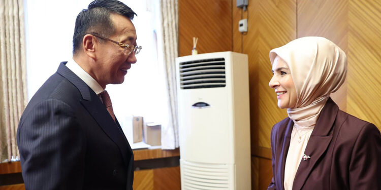 Bakan Göktaş, Moğolistan Çalışma Bakanı ile bir araya geldi