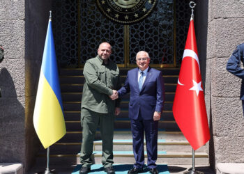 Bakan Güler, Ukrayna Savunma Bakanı Umerov ile görüştü