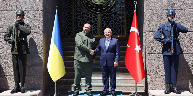 Bakan Güler, Ukrayna Savunma Bakanı Umerov ile görüştü