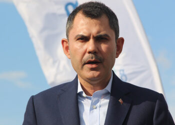 Bakan Kurum, AK Parti'nin 23'üncü yıl dönümünü kutladı