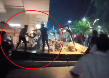 Batman'da İsrail protestosu; Starbucks şubesine saldırdılar