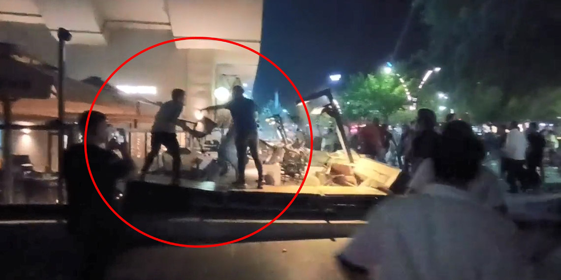 Batman'da İsrail protestosu; Starbucks şubesine saldırdılar