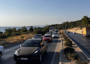 Bodrum'a tatilci akını; araç yoğunluğu dronla görüntülendi