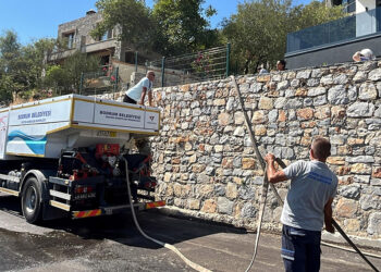 Bodrum'da tankerle su dağıtımı