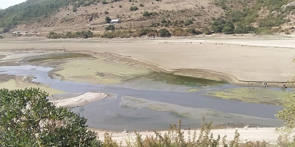 Boğazköy Barajı'nda sadece balıkların yaşayabileceği kadar su kaldı'