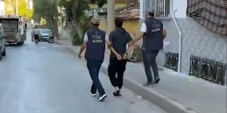 Bölücü terör örgütüne yönelik 'Gürz-8' operasyonu: 222 gözaltı