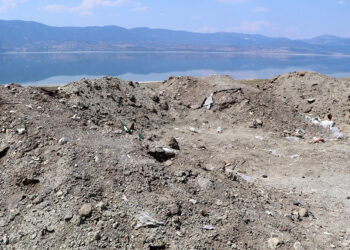 Burdur Gölü kenarına hafriyat dökümüne inceleme