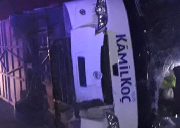 Burdur'da yolcu otobüsü virajda devrildi: 13 yaralı