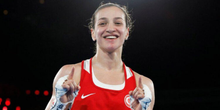 Buse Naz Çakıroğlu'ndan gümüş madalya