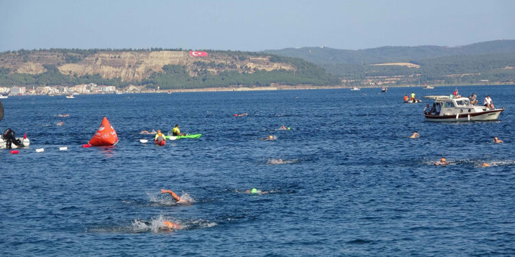 Çanakkale Boğazı Yüzme Yarışması'nın 37'ncisi gerçekleştirildi