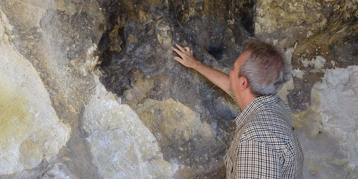 Çanakkale'de 1600 yıllık mağara kilisede 'defineci' tahribatı