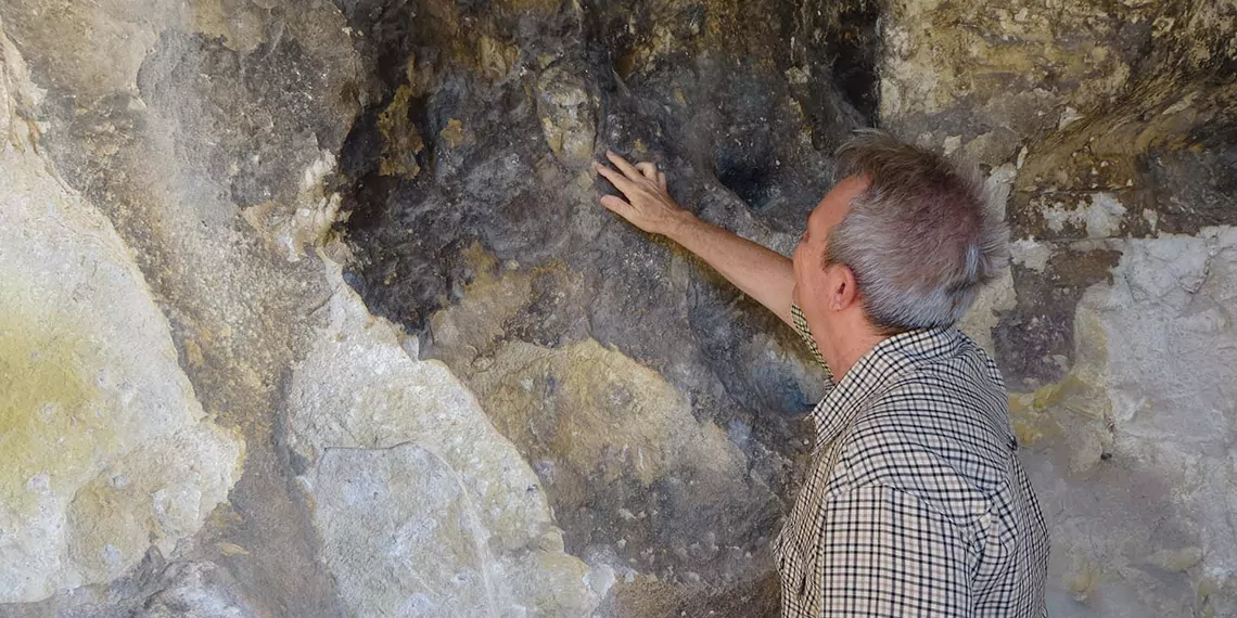 Çanakkale'de 1600 yıllık mağara kilisede 'defineci' tahribatı