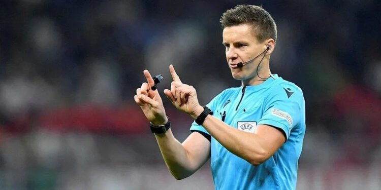 Galatasaray maçında Daniel Siebert düdük çalacak