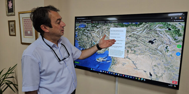 Deprem Bilgi Sistemi uygulamasına fay hatları da eklendi