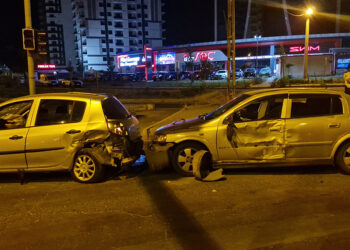 Diyarbakır'da 3 otomobil çarpıştı: 7 yaralı