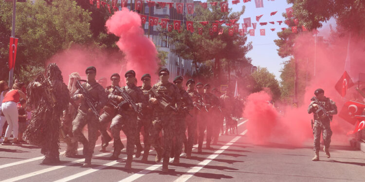Diyarbakır'da 30 Ağustos Zafer Bayramı coşusu
