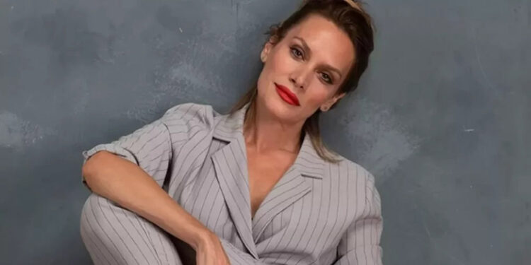 Ebru Cündübeyoğlu Arka Sokaklar'da!