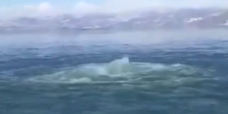 Eğirdir Gölü'nde metan gaz yangını