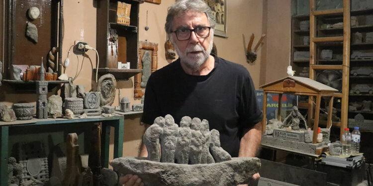 Emekli Fransızca öğretmeni, Karacadağ taşından Nuh'un Gemisi figürü yaptı