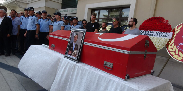 Evinde başından vurulmuş bulunan CHP'li belediye meclis üyesi toprağa verildi