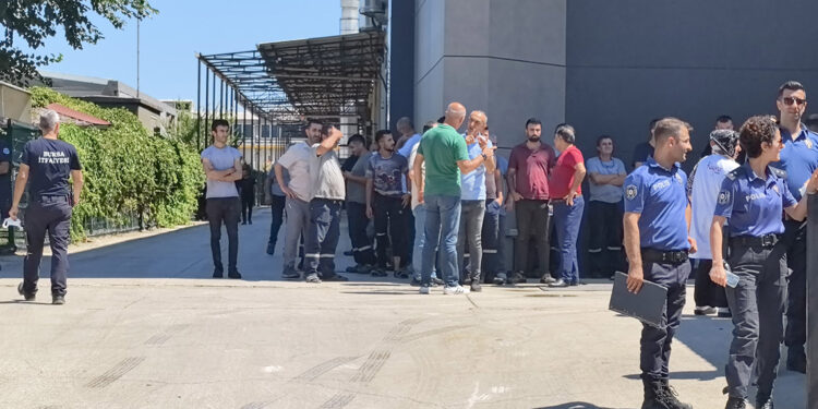 Fabrikadaki 11 işçi kimyasal maddeden etkilendi