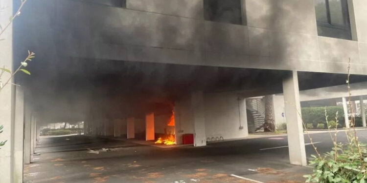 Fransa’da sinagoga kundaklama girişimi