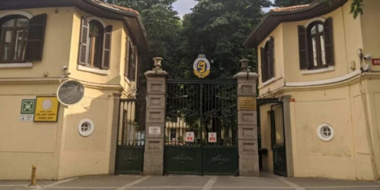 Fransız okulları iççin yeni karar; Kriz büyüyor!