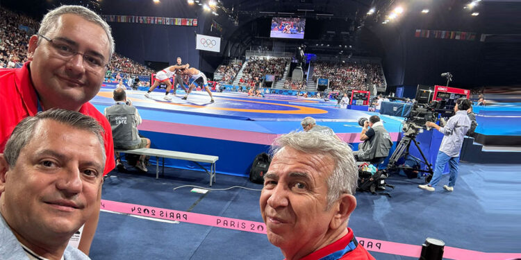 Özel, Taha Akgül'ün çeyrek finale yükseldiği maçı takip etti