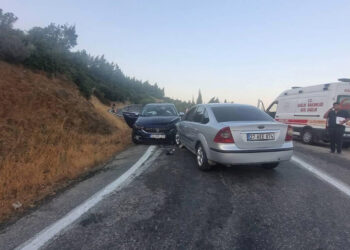 Gaziantep'te ki otomobil kafa kafaya çarpıştı: 8 yaralı