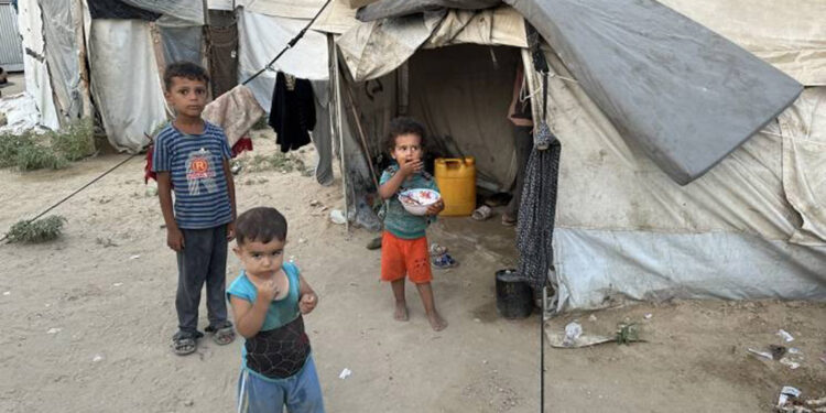 Gazze’de 10 aylık bir bebek çocuk felcine yakalandı